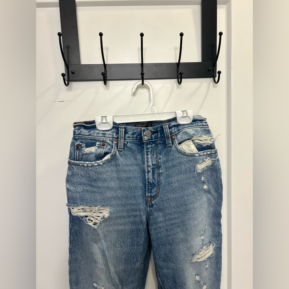 Abercrombie & Fitch High Rise Mom Jeans - Picture 4 of 9